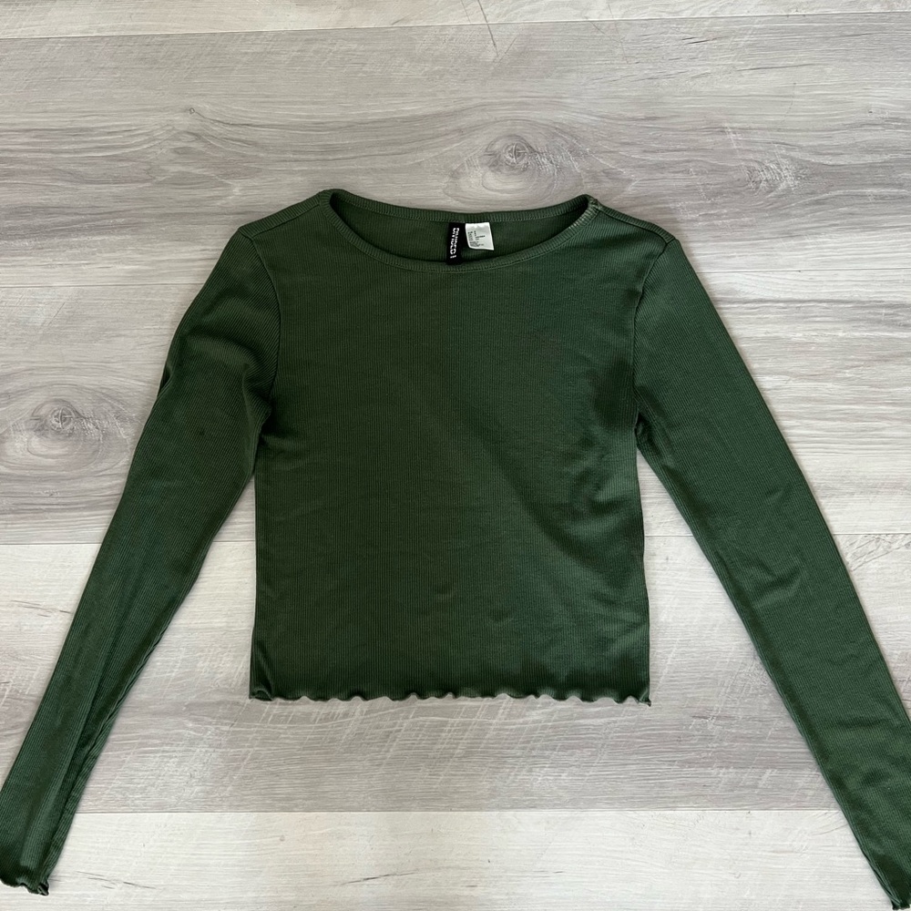 Cotton On cropped too long sleeve with ruffle sleeves and bottom